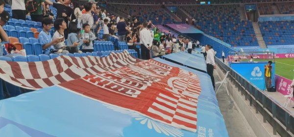 忠泰策略 徐根宝开启执教生涯谢幕战，上海U20男足6比0迎开门红，但真考验在淘汰赛